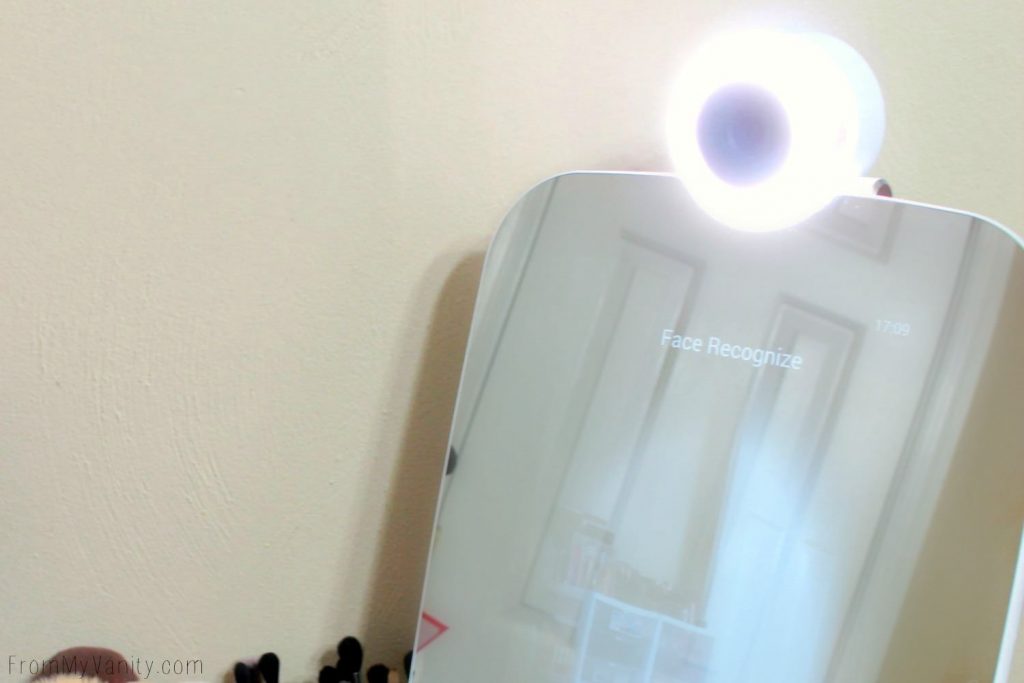 The HiMirror giving you skin analysis