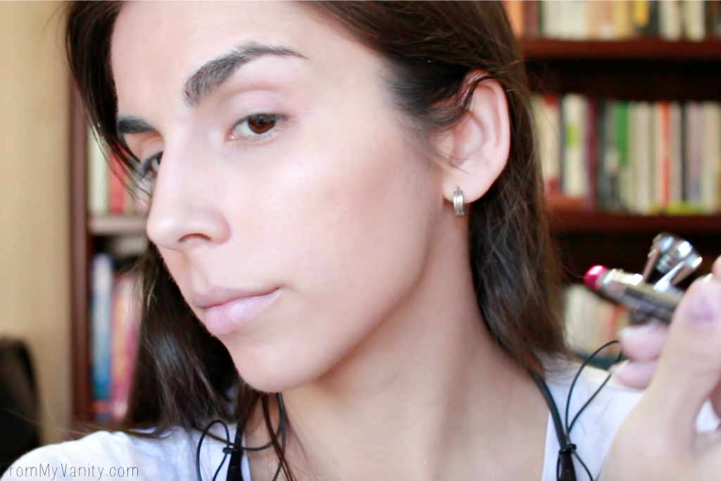 Applying Airbrush Bronzer using the Luminess Air machine