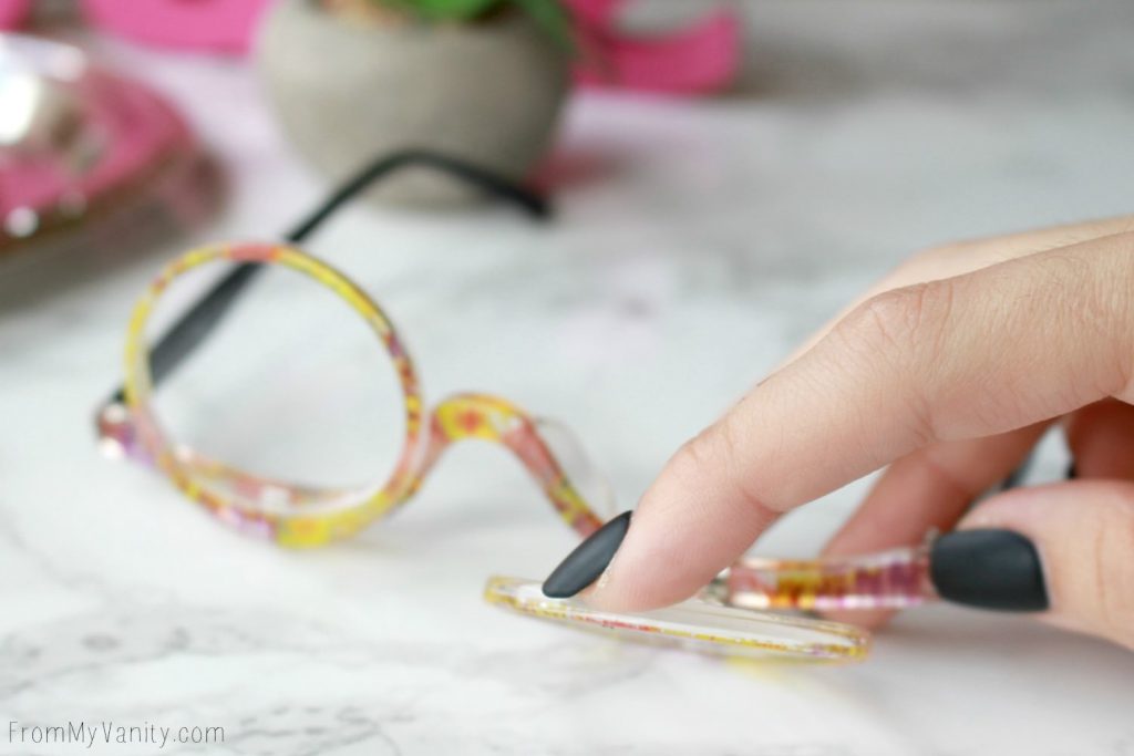 Makeup Readers| The Answer for People who Wear Glasses? | Both Lenses can be pushed downward so you can blend out your eyeshadow easily