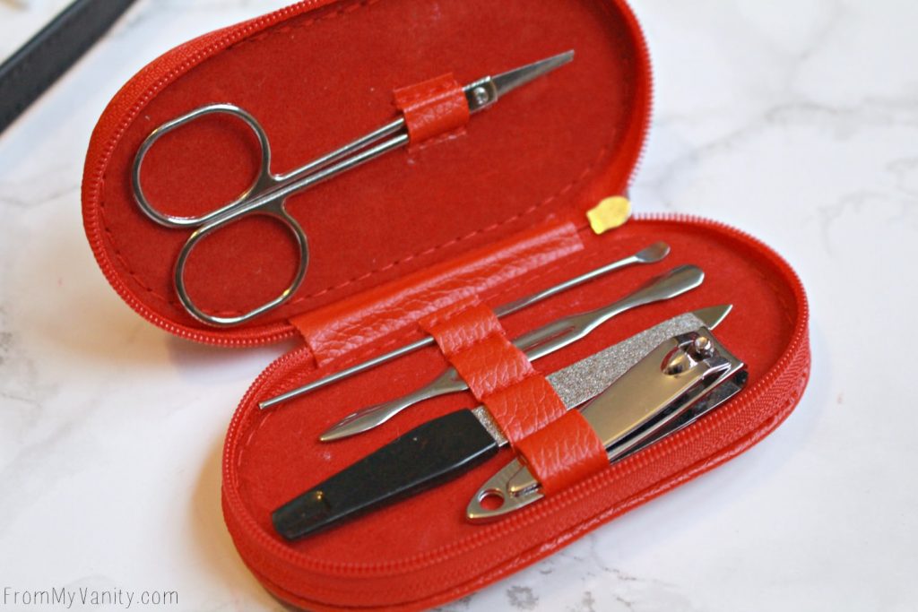 5 Purse Essentials Every (Practical) Makeup Junkie Needs | NCLA Mani E.R. Emergency Kit